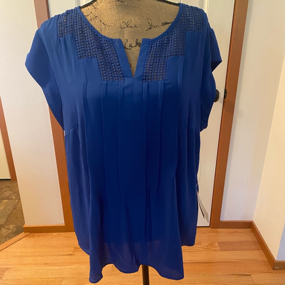 Daniel Rainn Short sleeve Blouse. Size XL. Royal Blue.
